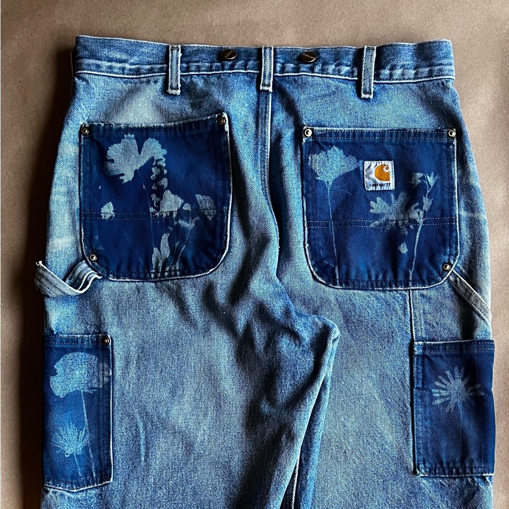 Vintage Carhartt Jeans printed with cyanotype & plants - Picture 2 of 4